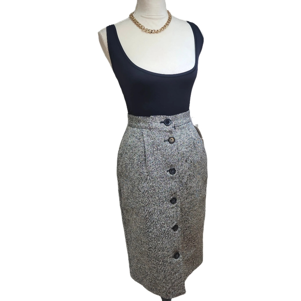 Liz Claiborne. Vintage, Black & White wool blend pencil skirt w/ pockets. Size 4